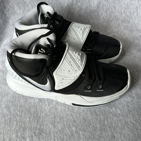 ❤️❤️ NIKE KYRIE 6 TEAM BLACK, SIZE 4.5🥰🥰🥰